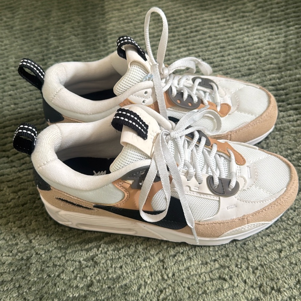 Nike air NWOT size 5